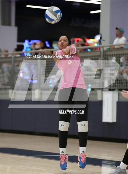 Thumbnail 2 in Caldwell vs. Shoemaker (Legends Invitational) photogallery.