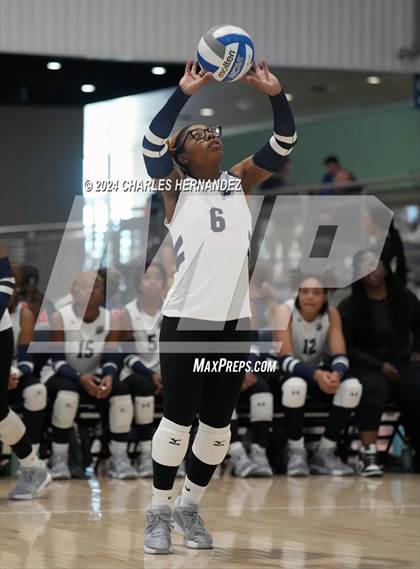 Thumbnail 2 in Caldwell vs. Shoemaker (Legends Invitational) photogallery.