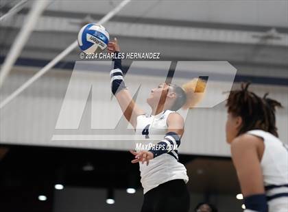 Thumbnail 3 in Caldwell vs. Shoemaker (Legends Invitational) photogallery.