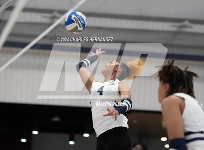 Thumbnail 2 in Caldwell vs. Shoemaker (Legends Invitational) photogallery.