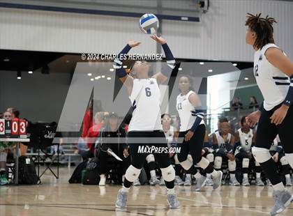 Thumbnail 3 in Caldwell vs. Shoemaker (Legends Invitational) photogallery.