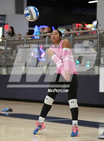 Thumbnail 2 in Caldwell vs. Shoemaker (Legends Invitational) photogallery.