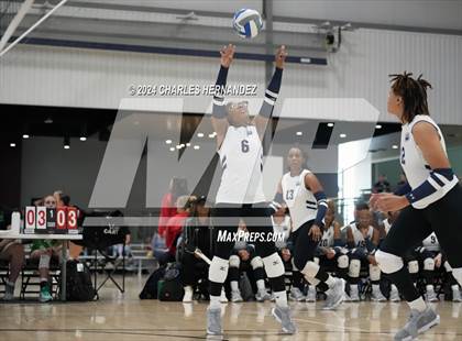 Thumbnail 3 in Caldwell vs. Shoemaker (Legends Invitational) photogallery.