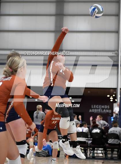 Thumbnail 3 in Caldwell vs. Shoemaker (Legends Invitational) photogallery.