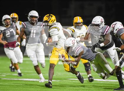 Thumbnail 3 in A&M Consolidated vs. Fort Bend Marshall (UIL 5A Area Region III Playoff) photogallery.