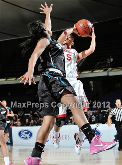 Thumbnail 3 in Santiago vs. Mater Dei (CIF SS D1AA Semifinal) photogallery.