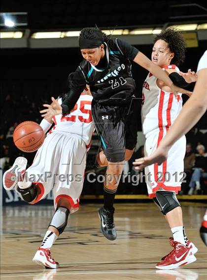 Thumbnail 3 in Santiago vs. Mater Dei (CIF SS D1AA Semifinal) photogallery.