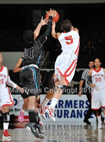 Thumbnail 1 in Santiago vs. Mater Dei (CIF SS D1AA Semifinal) photogallery.