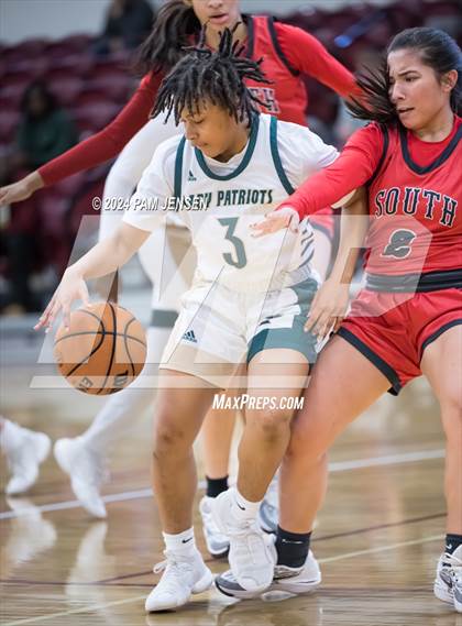 Thumbnail 1 in South Mecklenburg vs. Pinecrest photogallery.