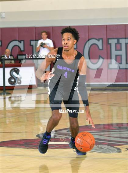 Thumbnail 3 in Valencia vs. Garfield (Rancho Mirage Holiday Invitational) photogallery.