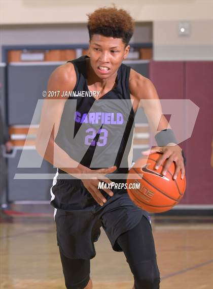 Thumbnail 3 in Valencia vs. Garfield (Rancho Mirage Holiday Invitational) photogallery.