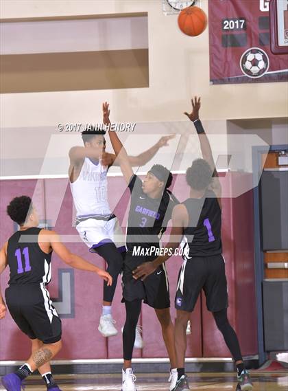 Thumbnail 2 in Valencia vs. Garfield (Rancho Mirage Holiday Invitational) photogallery.