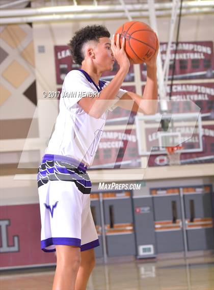 Thumbnail 3 in Valencia vs. Garfield (Rancho Mirage Holiday Invitational) photogallery.