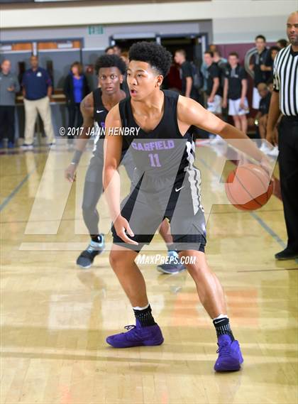 Thumbnail 2 in Valencia vs. Garfield (Rancho Mirage Holiday Invitational) photogallery.