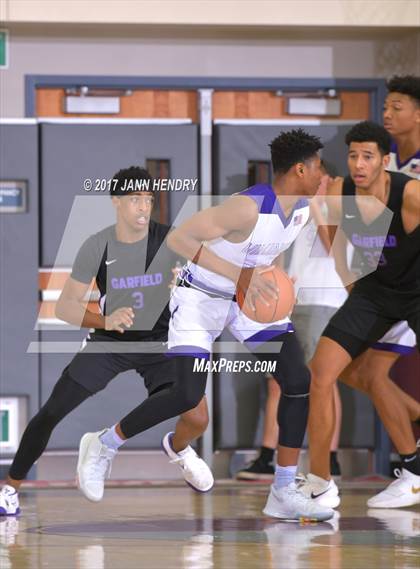 Thumbnail 2 in Valencia vs. Garfield (Rancho Mirage Holiday Invitational) photogallery.