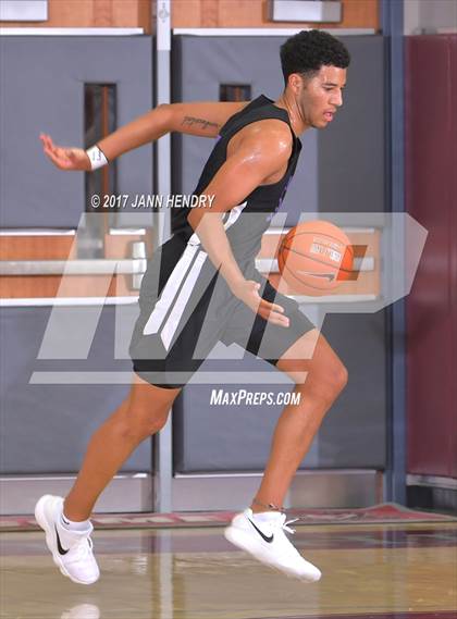 Thumbnail 2 in Valencia vs. Garfield (Rancho Mirage Holiday Invitational) photogallery.