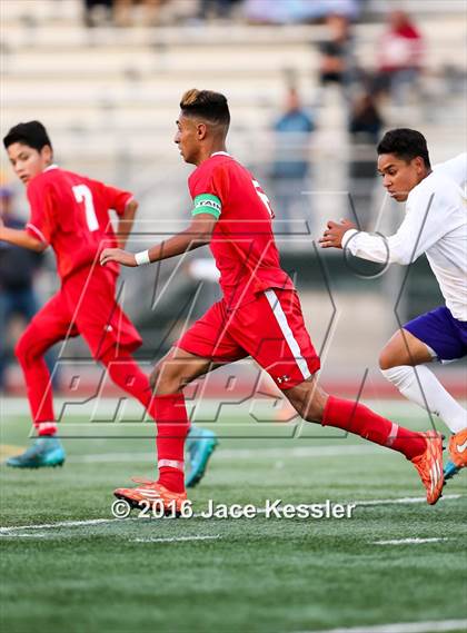 Thumbnail 2 in Santiago vs. Garden Grove (CIF SS D5 Final) photogallery.
