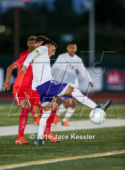 Thumbnail 3 in Santiago vs. Garden Grove (CIF SS D5 Final) photogallery.