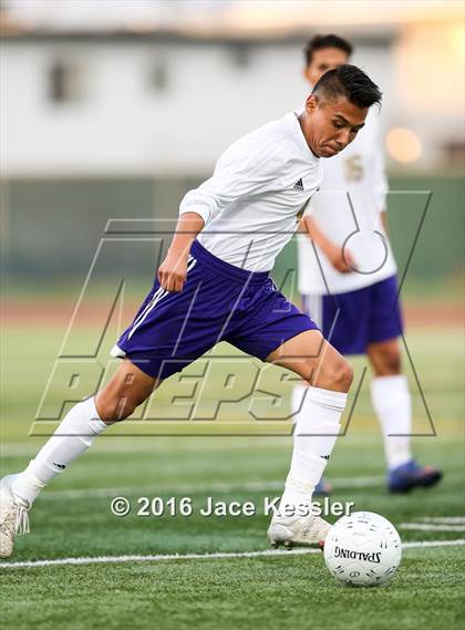 Thumbnail 3 in Santiago vs. Garden Grove (CIF SS D5 Final) photogallery.