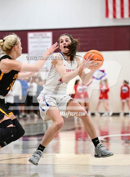 Thumbnail 3 in  Melbourne vs Salem (AAA 2A Regional 2nd round) photogallery.
