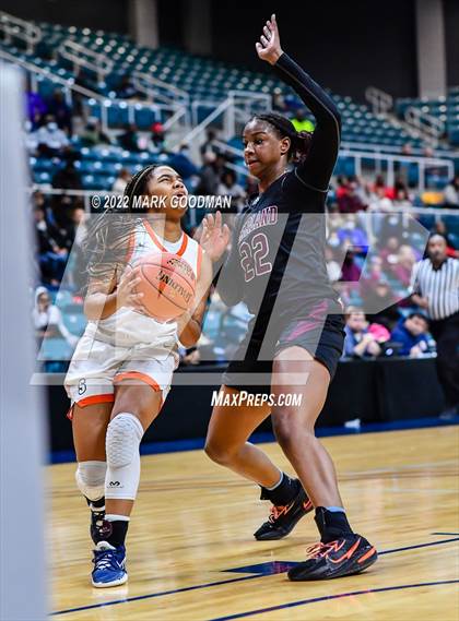 Thumbnail 1 in Seven Lakes vs Pearland (UIL-6A Semifinal Playoff) photogallery.