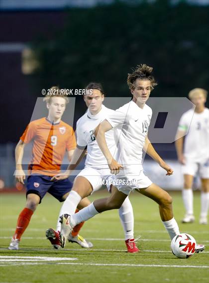 Thumbnail 2 in The Woodlands vs. Bridgeland (UIL 6A Area Playoff) photogallery.