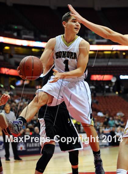 Thumbnail 1 in Calabasas vs. Sonora (CIF SS 2A Final) photogallery.