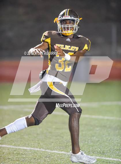 Thumbnail 3 in Temecula Valley @ El Camino (CIF SoCal D3-AA Regional Final) photogallery.