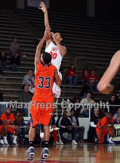 Thumbnail 2 in Taft vs. Fort Bend Bush (McDonald's Texas Invitational) photogallery.