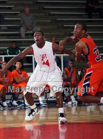 Thumbnail 2 in Taft vs. Fort Bend Bush (McDonald's Texas Invitational) photogallery.
