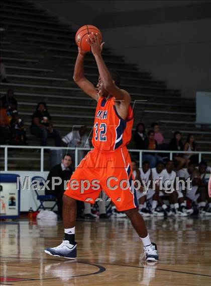 Thumbnail 2 in Taft vs. Fort Bend Bush (McDonald's Texas Invitational) photogallery.