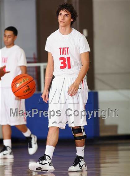 Thumbnail 2 in Taft vs. Fort Bend Bush (McDonald's Texas Invitational) photogallery.