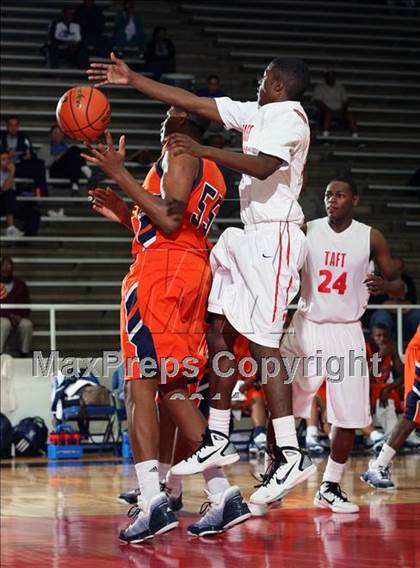 Thumbnail 1 in Taft vs. Fort Bend Bush (McDonald's Texas Invitational) photogallery.
