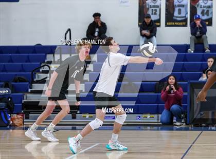 Thumbnail 1 in Loyola @ El Segundo photogallery.