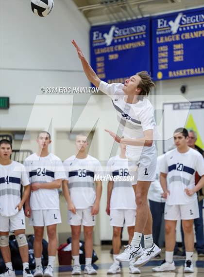 Thumbnail 1 in Loyola @ El Segundo photogallery.