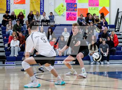 Thumbnail 3 in Loyola @ El Segundo photogallery.