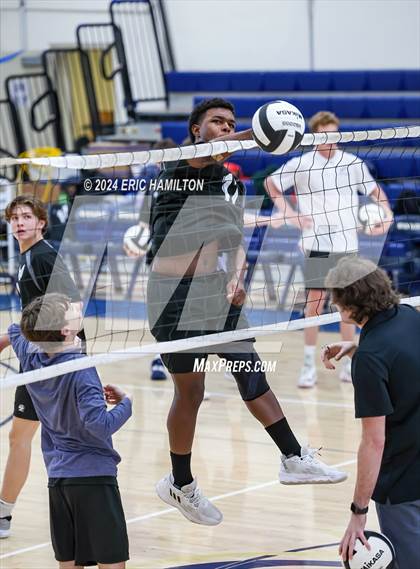 Thumbnail 3 in Loyola @ El Segundo photogallery.