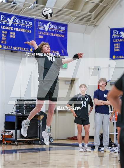Thumbnail 2 in Loyola @ El Segundo photogallery.