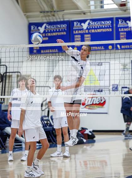 Thumbnail 1 in Loyola @ El Segundo photogallery.