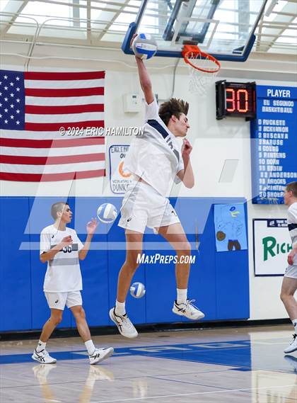Thumbnail 2 in Loyola @ El Segundo photogallery.