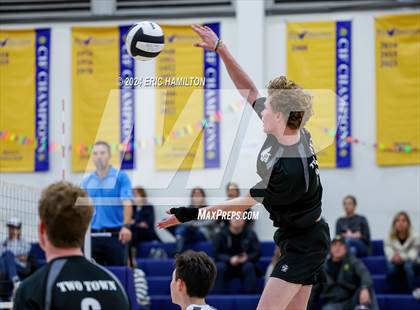 Thumbnail 1 in Loyola @ El Segundo photogallery.