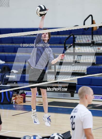Thumbnail 1 in Loyola @ El Segundo photogallery.