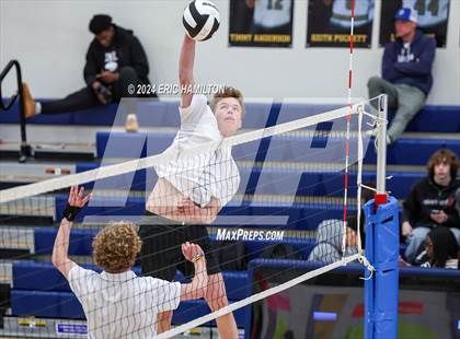 Thumbnail 1 in Loyola @ El Segundo photogallery.
