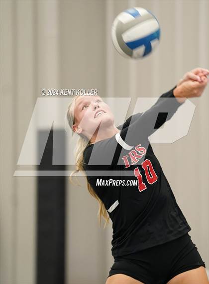 Thumbnail 1 in L'Anse Creuse North vs. Anchor Bay (Motor City Power Series) photogallery.