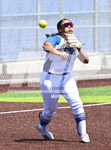 Thumbnail 2 in Beckman vs. Chino (La Mirada Classic) photogallery.