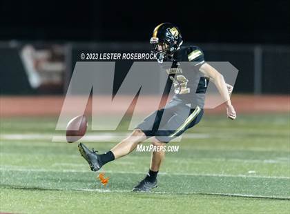Thumbnail 3 in Brackett vs. Pettus (UIL 2A D2 Bi-District Playoffs) photogallery.