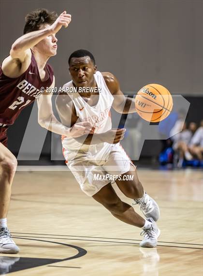 Thumbnail 2 in Benton vs. Warren photogallery.