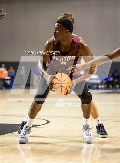 Thumbnail 2 in Benton vs. Warren photogallery.
