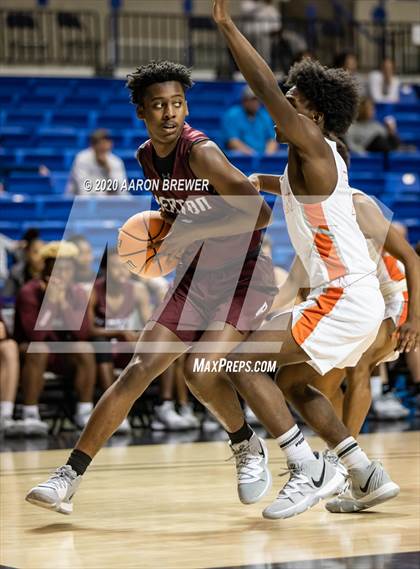 Thumbnail 3 in Benton vs. Warren photogallery.