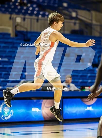 Thumbnail 2 in Benton vs. Warren photogallery.